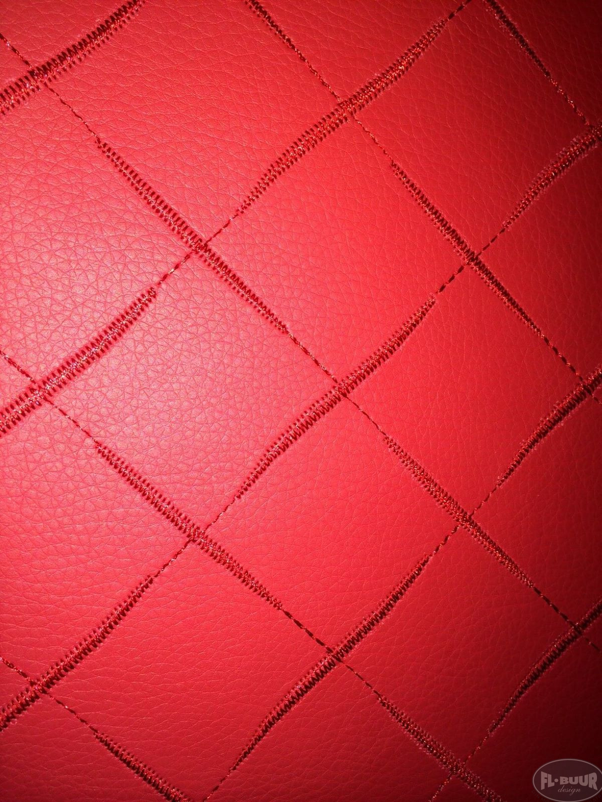 3045 Rød læderlook med mønster